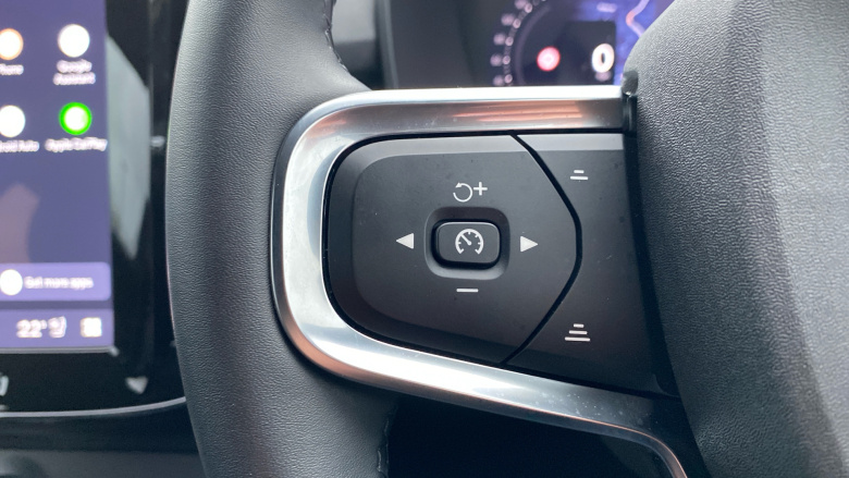 Volvo XC40 2.0 B4P Plus Black Edition 5dr Auto Petrol Estate